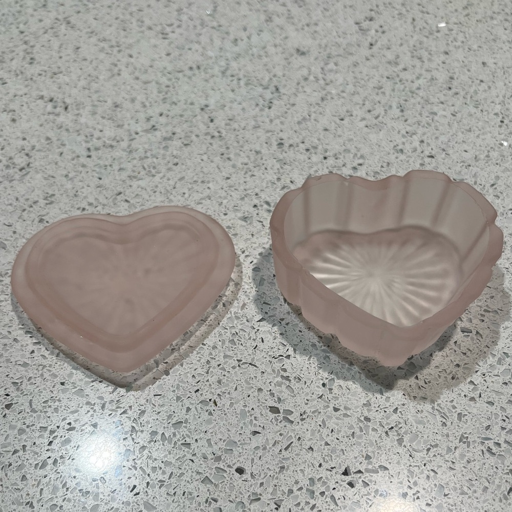 Vintage Pink Frosted Glass Heart Trinket Box - Picture 3 of 6